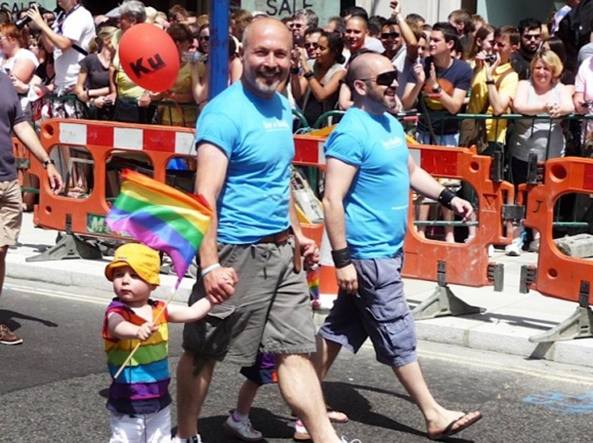 La festa delle famiglie omosessuali a Salerno, gruppi cattolici in rivolta